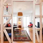Comfortable And Bright - Lisbon